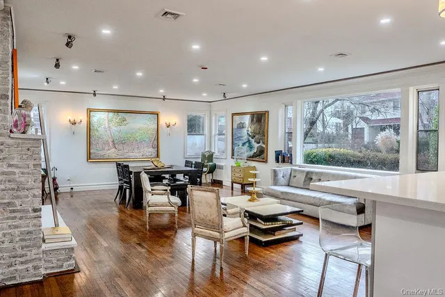 $1,788,000 | 9 Park Place, Great Neck, NY 11024