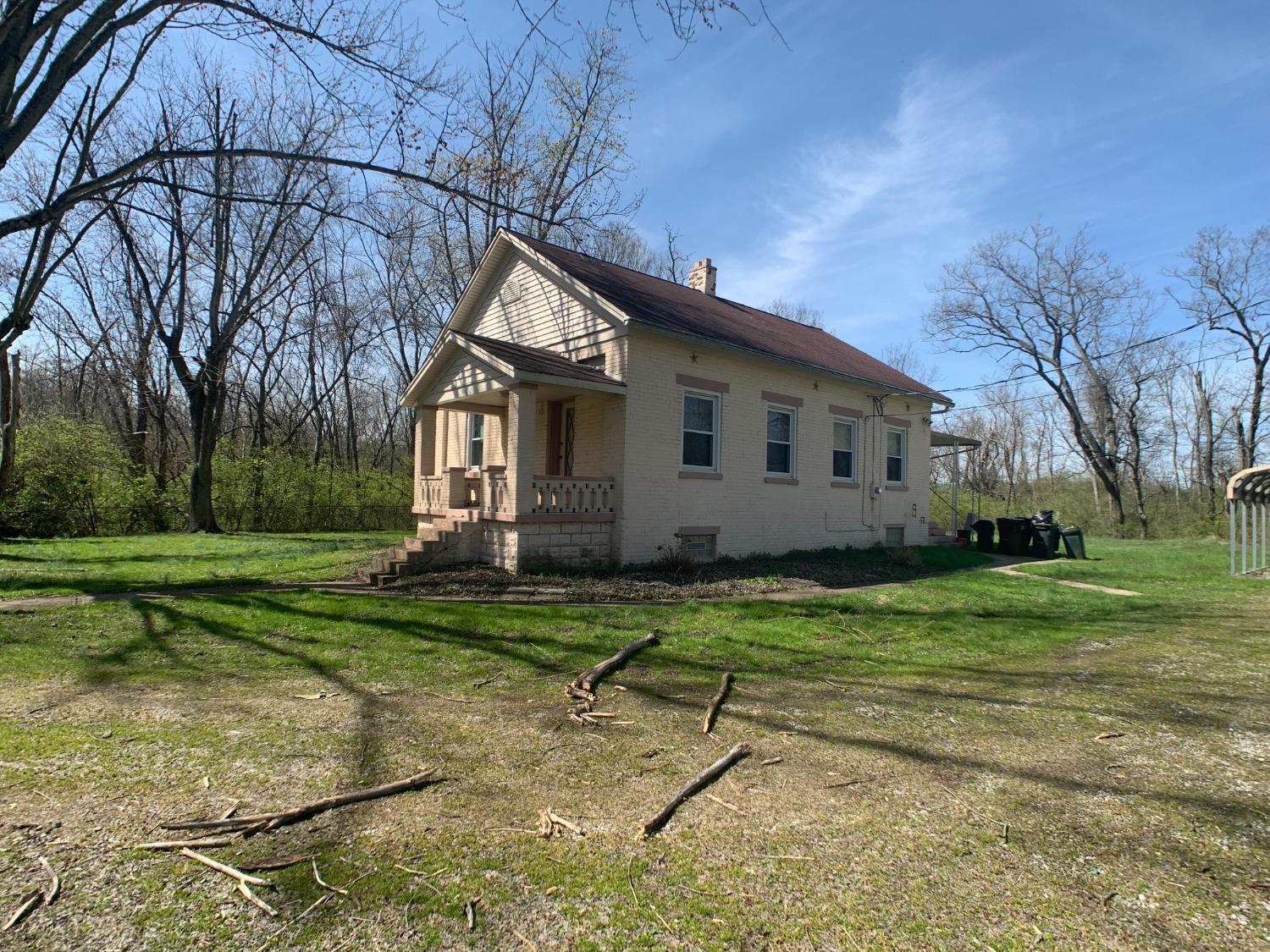 904 Locust Corner Road Cincinnati, OH 45245 - Photo 4 of 17 Gallery Image 4