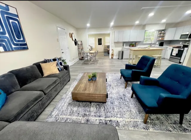 $2,400 | 2153 Longview Drive, Tallahassee, FL 32303