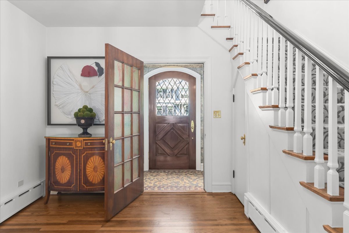 355 Myrtle Street Winnetka, IL 60093 - Photo 2 of 33