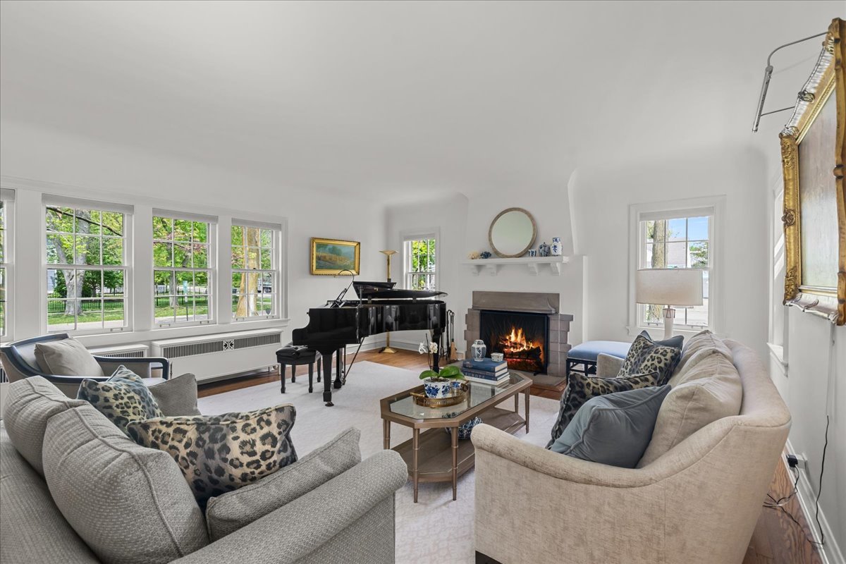 355 Myrtle Street Winnetka, IL 60093 - Photo 4 of 33