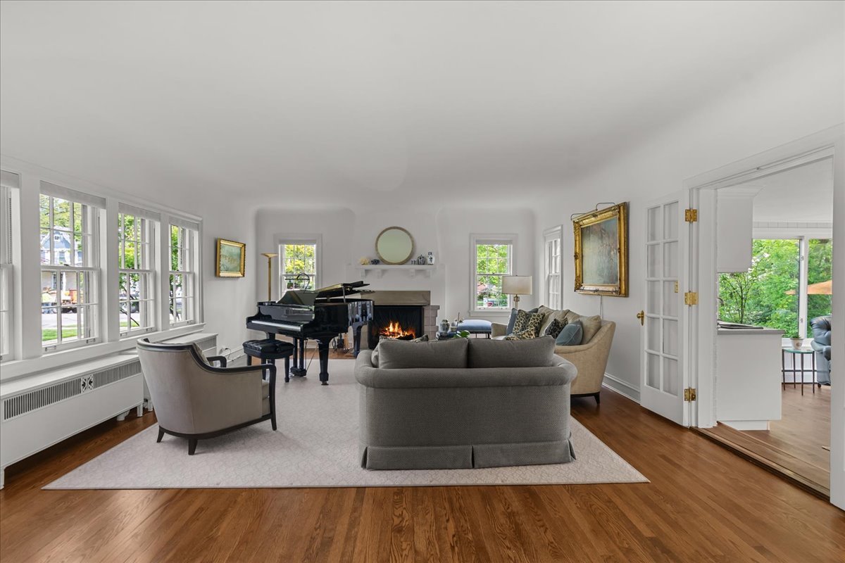 355 Myrtle Street Winnetka, IL 60093 - Photo 5 of 33