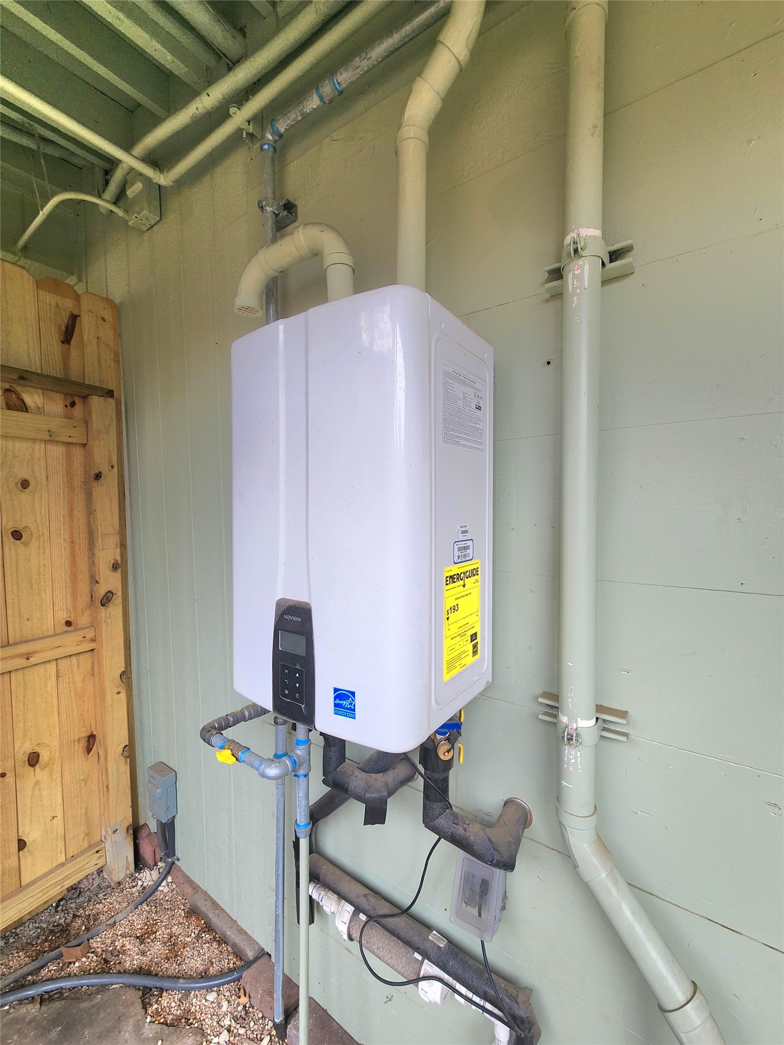 1818 Kane Street, Unit 1 Houston, TX 77007 - Photo 14 of 27 Tankless water heater.