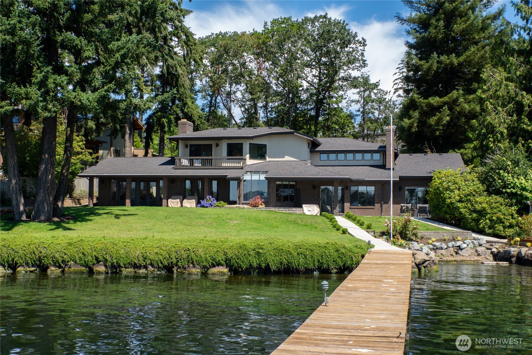 11055 Southeast Lake Road Bellevue, WA 98004 - Photo 2 of 20