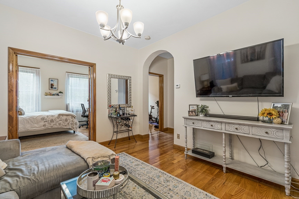 422 Hanover Street, Unit 3 Boston, MA 02113 - Photo 4 of 20