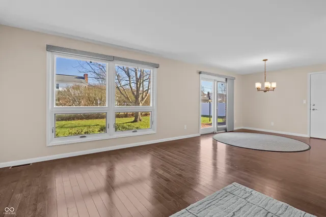 $299,000 | 2565 Chestnut Street, Columbus, IN 47201