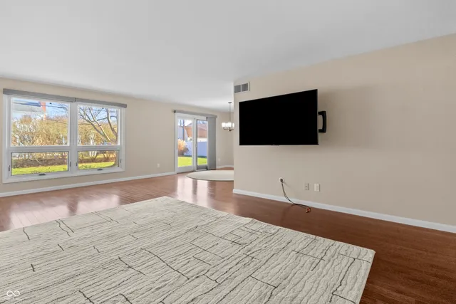 $299,000 | 2565 Chestnut Street, Columbus, IN 47201