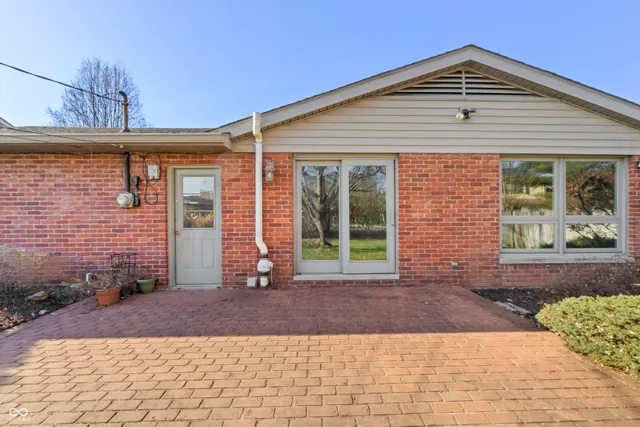 $299,000 | 2565 Chestnut Street, Columbus, IN 47201