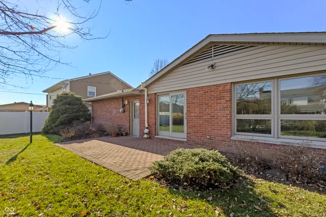 $299,000 | 2565 Chestnut Street, Columbus, IN 47201