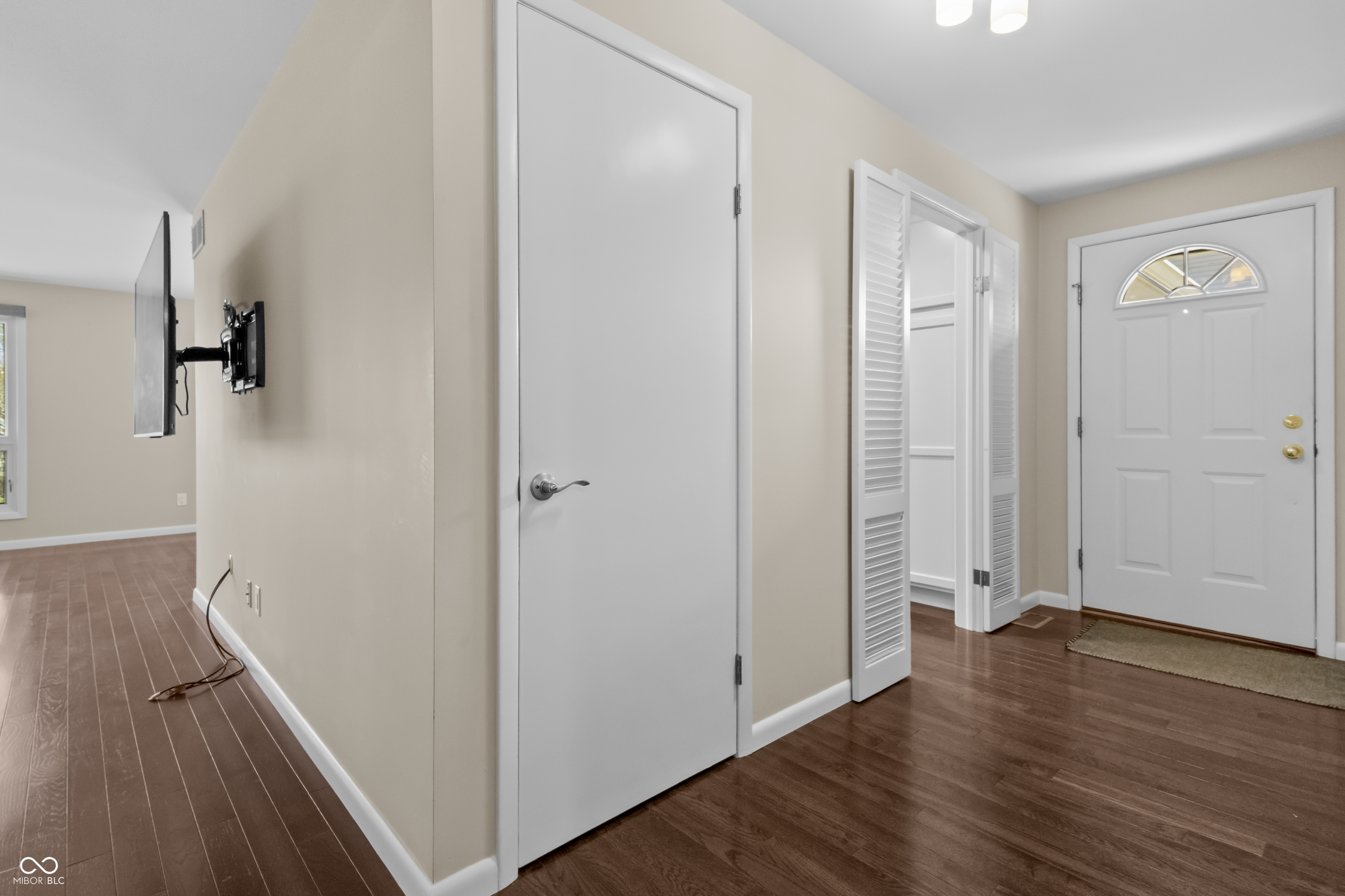 2565 Chestnut Street Columbus, IN 47201 - Photo 7 of 38