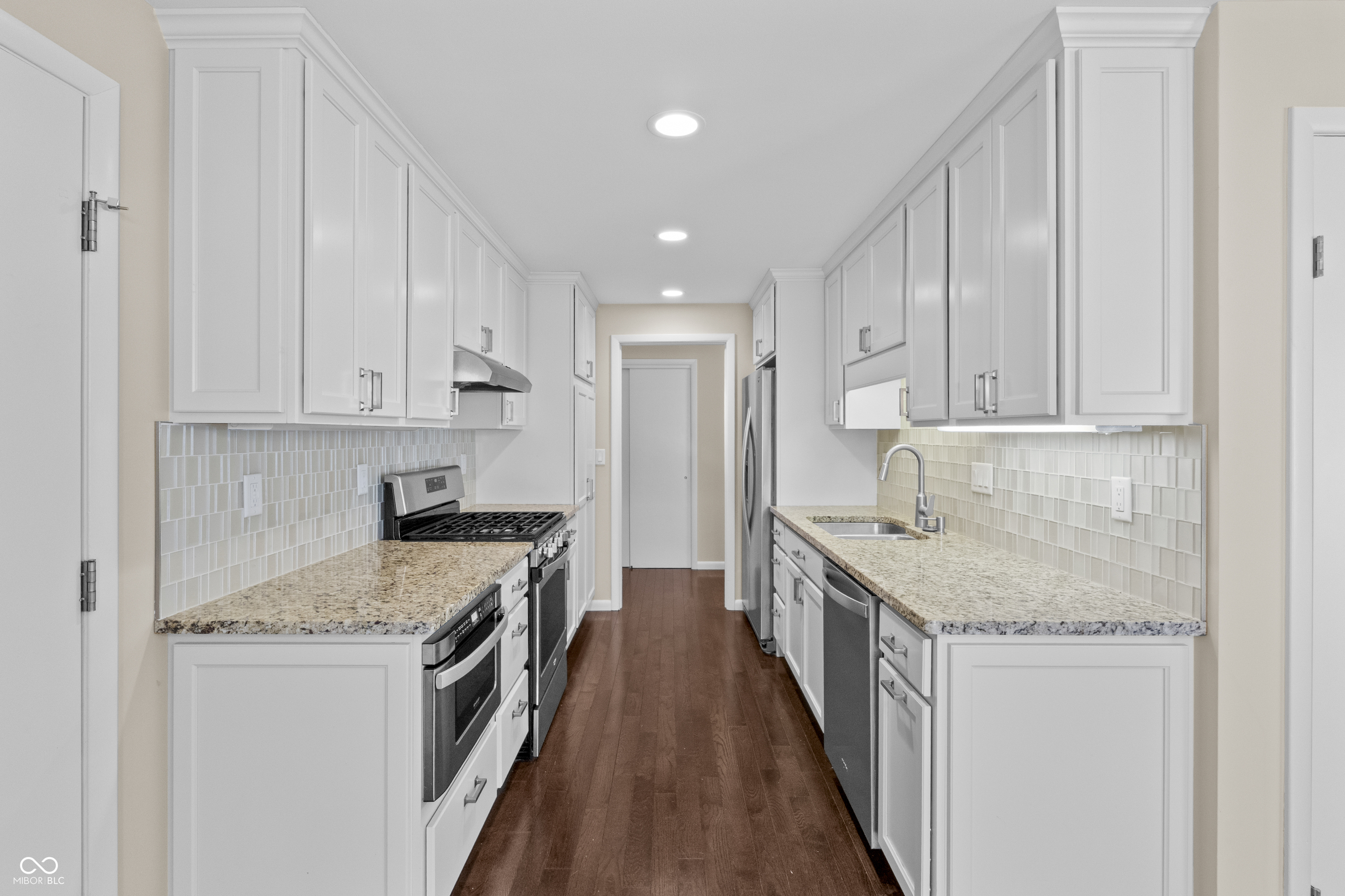 2565 Chestnut Street Columbus, IN 47201 - Photo 10 of 38