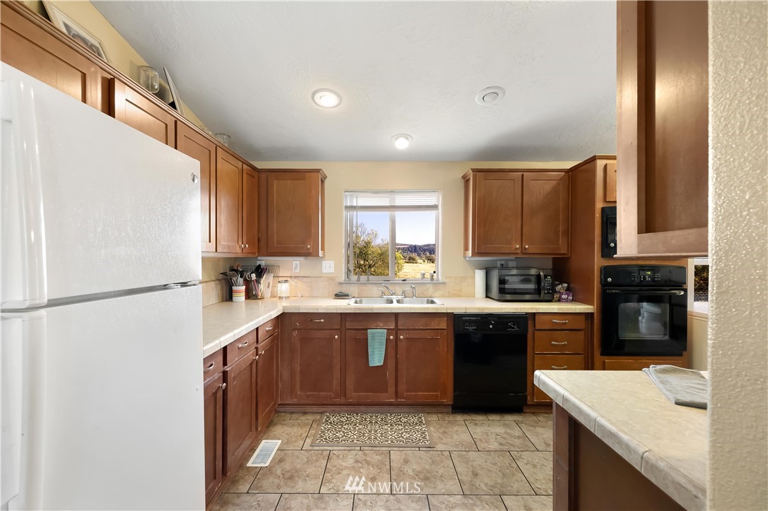 302 Monte Brady Road Montesano, WA 98563 - Photo 7 of 30 Gallery Image 7