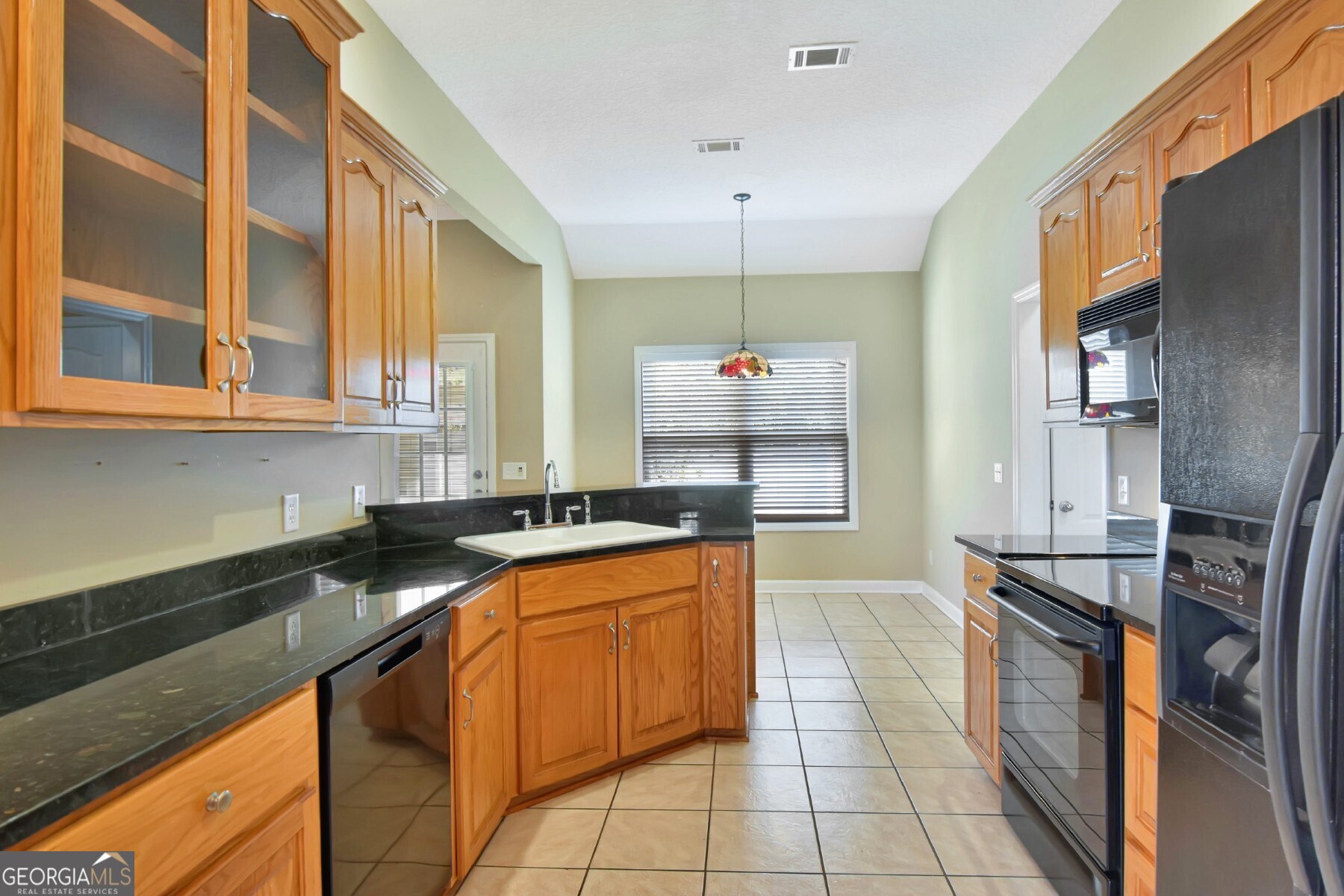 138 Arlington Way Brunswick, GA 31523 - Photo 11 of 32 a kitchen with a sink stove and cabinets