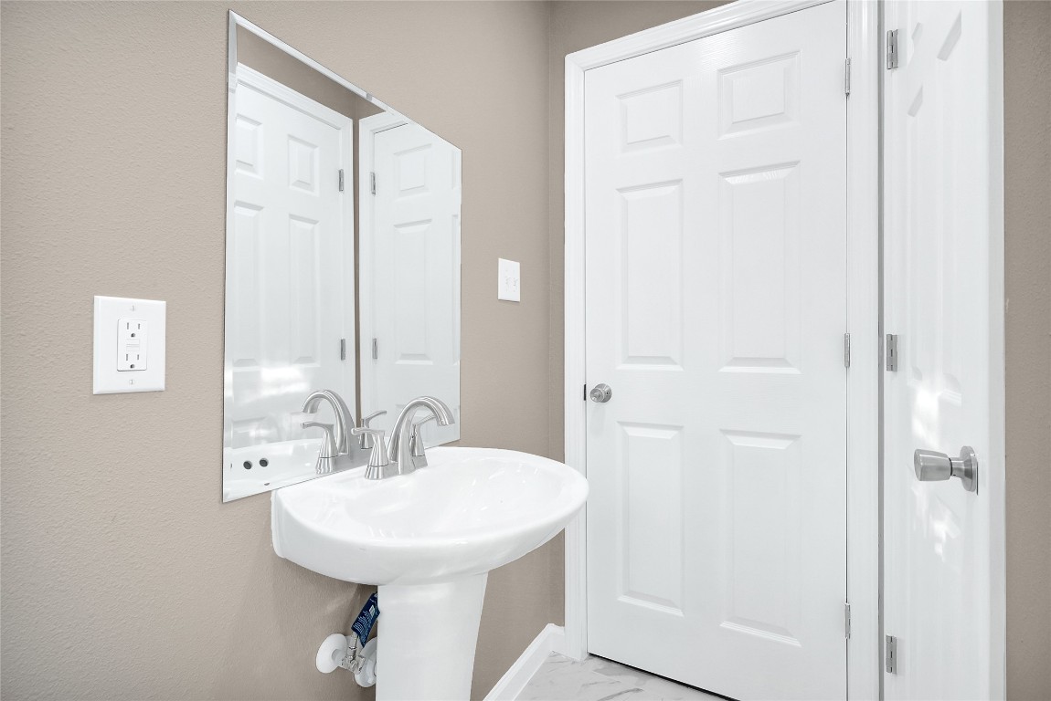 408 North Speed Street Wharton, TX 77488 - Photo 5 of 11 a bathroom with a sink and a mirror