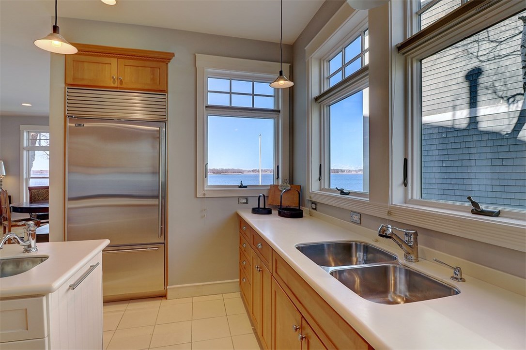 69 Lamson Road Barrington, RI 02806 - Photo 9 of 36 Gallery Image 9