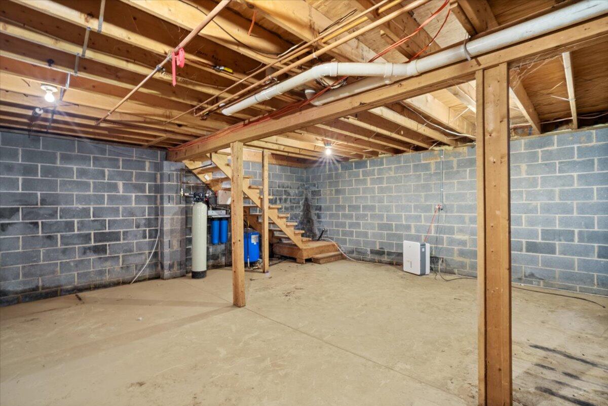 292 Clearview Road Long Pond, PA 18334 - Photo 25 of 33 a view of empty room with ceiling fan