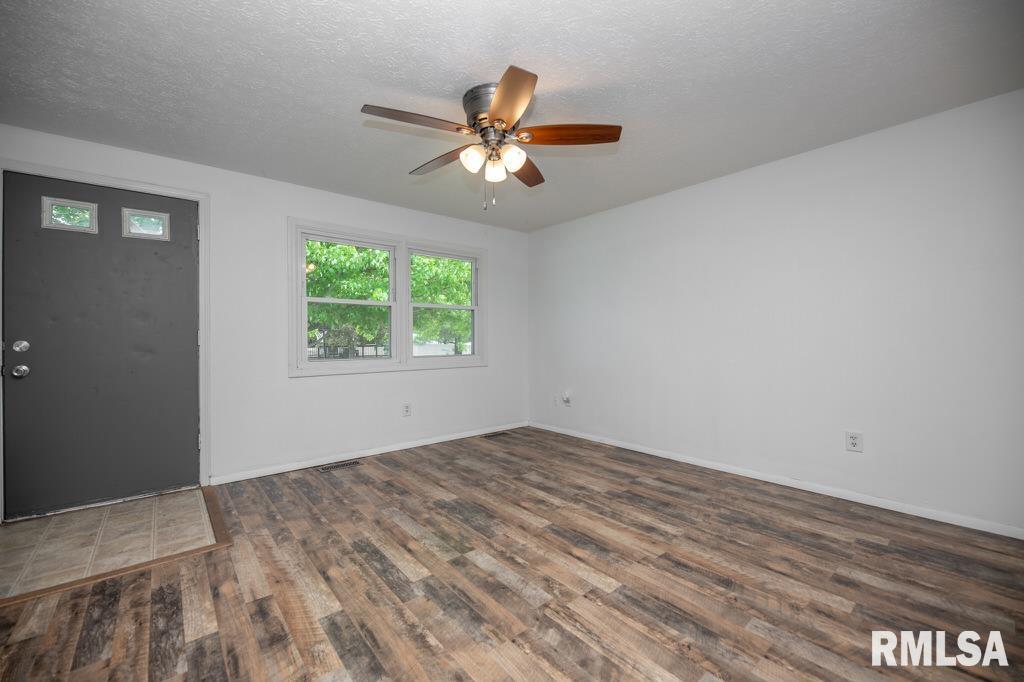 2003 Chicory Road Pekin, IL 61554 - Photo 13 of 35 Gallery Image 13