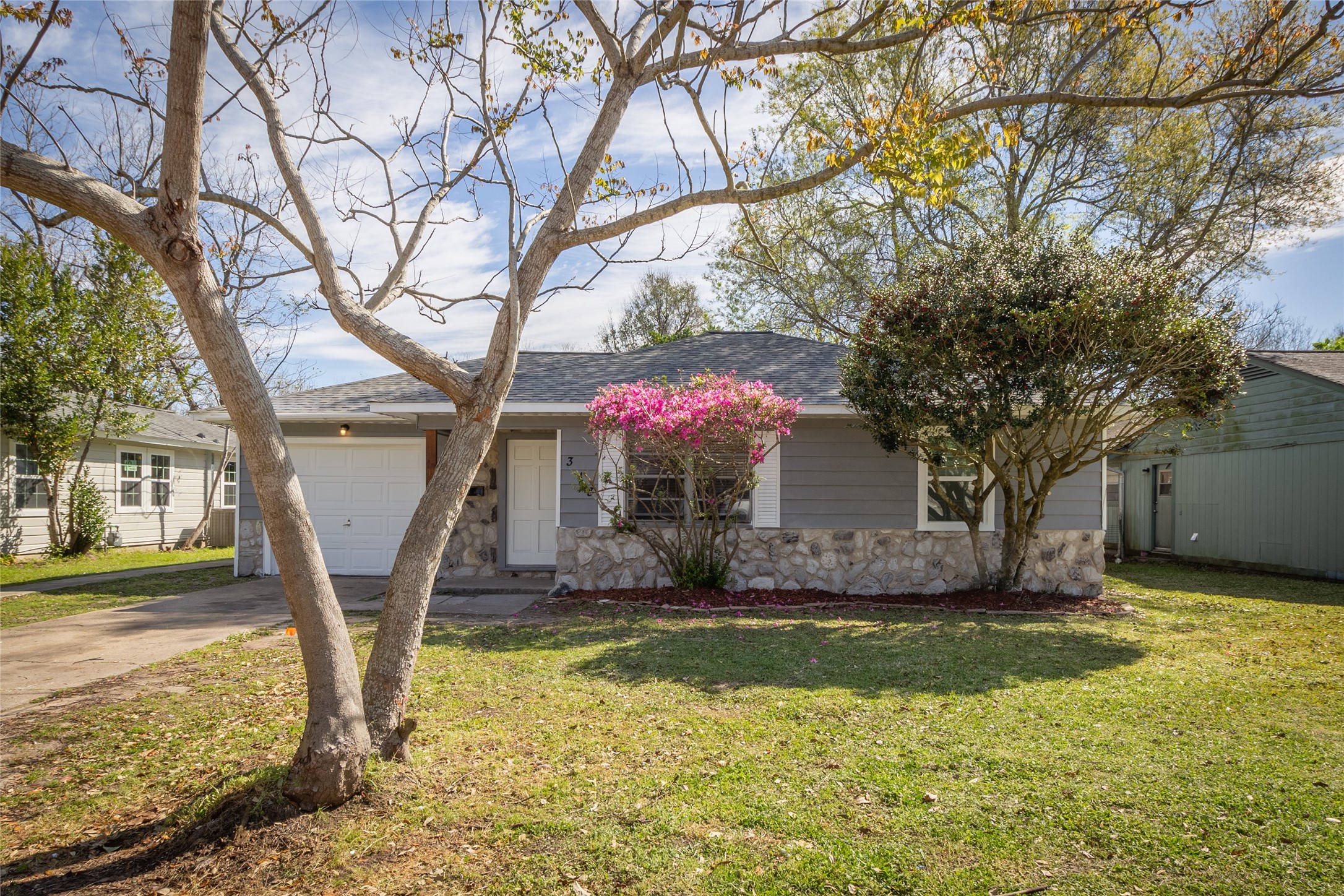 313 Evans Street Angleton, TX 77515 - Photo 1 of 15 Gallery Image 1