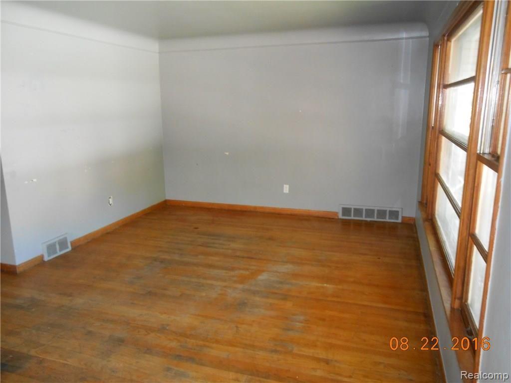 6760 Rutland Street Detroit, MI 48228 - Photo 5 of 15 DSCN9470.JPG