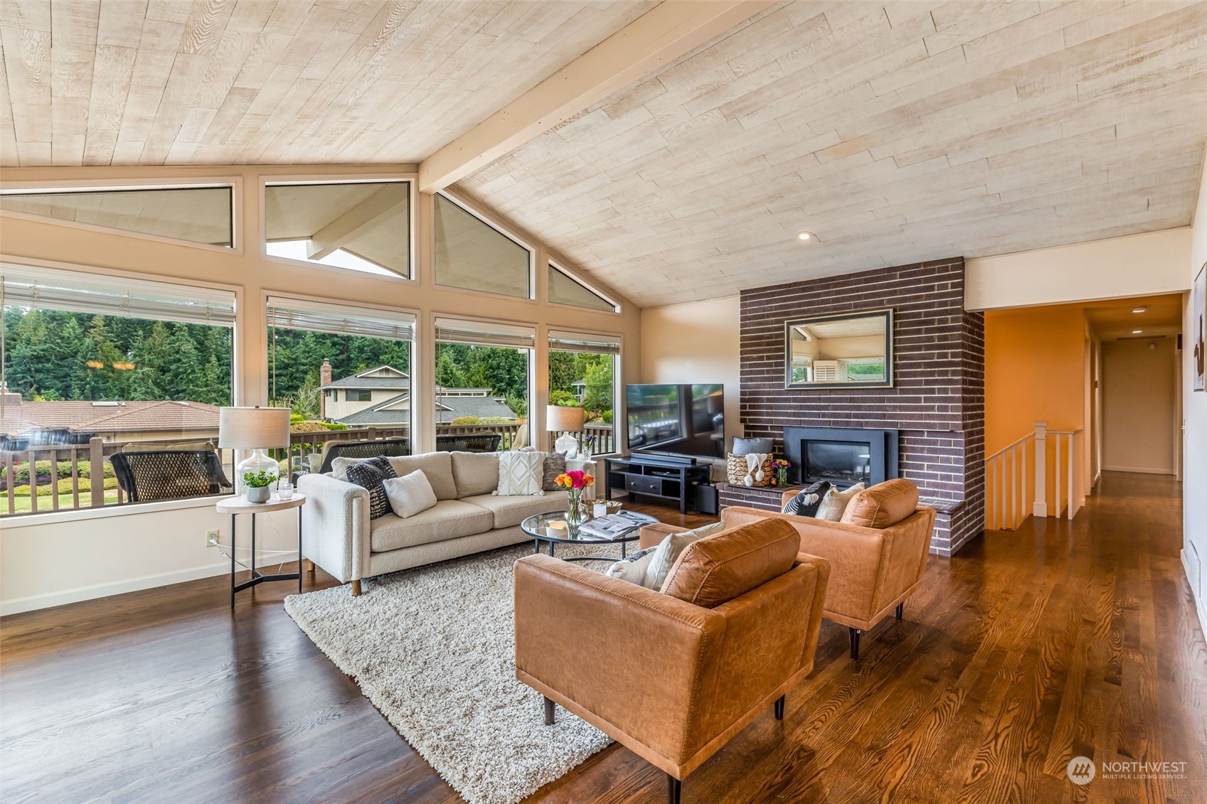 6418 146th Street Southwest Edmonds, WA 98026 - Photo 6 of 40 Gallery Image 6