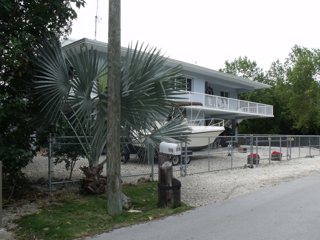 1018 Valencia Road Key Largo, FL 33037 - Photo 9 of 26 Rolling Gates