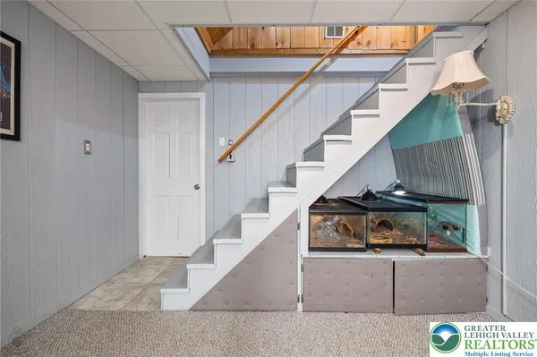 a view of entryway and hall