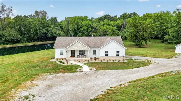 $795,000 | 1542 Troy O'Fallon Road, Troy, IL 62294