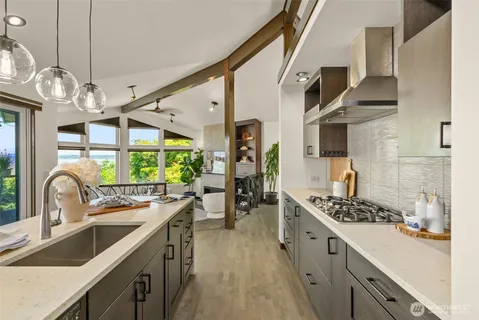 $2,450,000 | 10847 Bill Point Bluff Northeast, Bainbridge Island, WA 98110