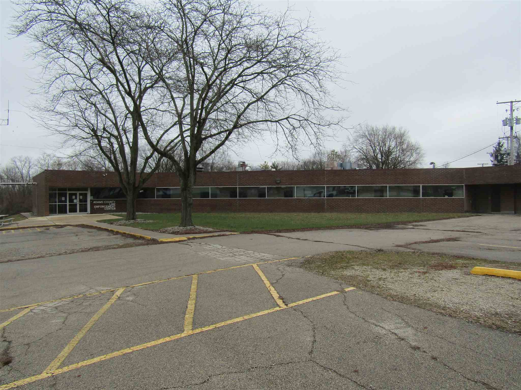 313 South 1st Street Decatur, IN 46733 - Photo 4 of 35