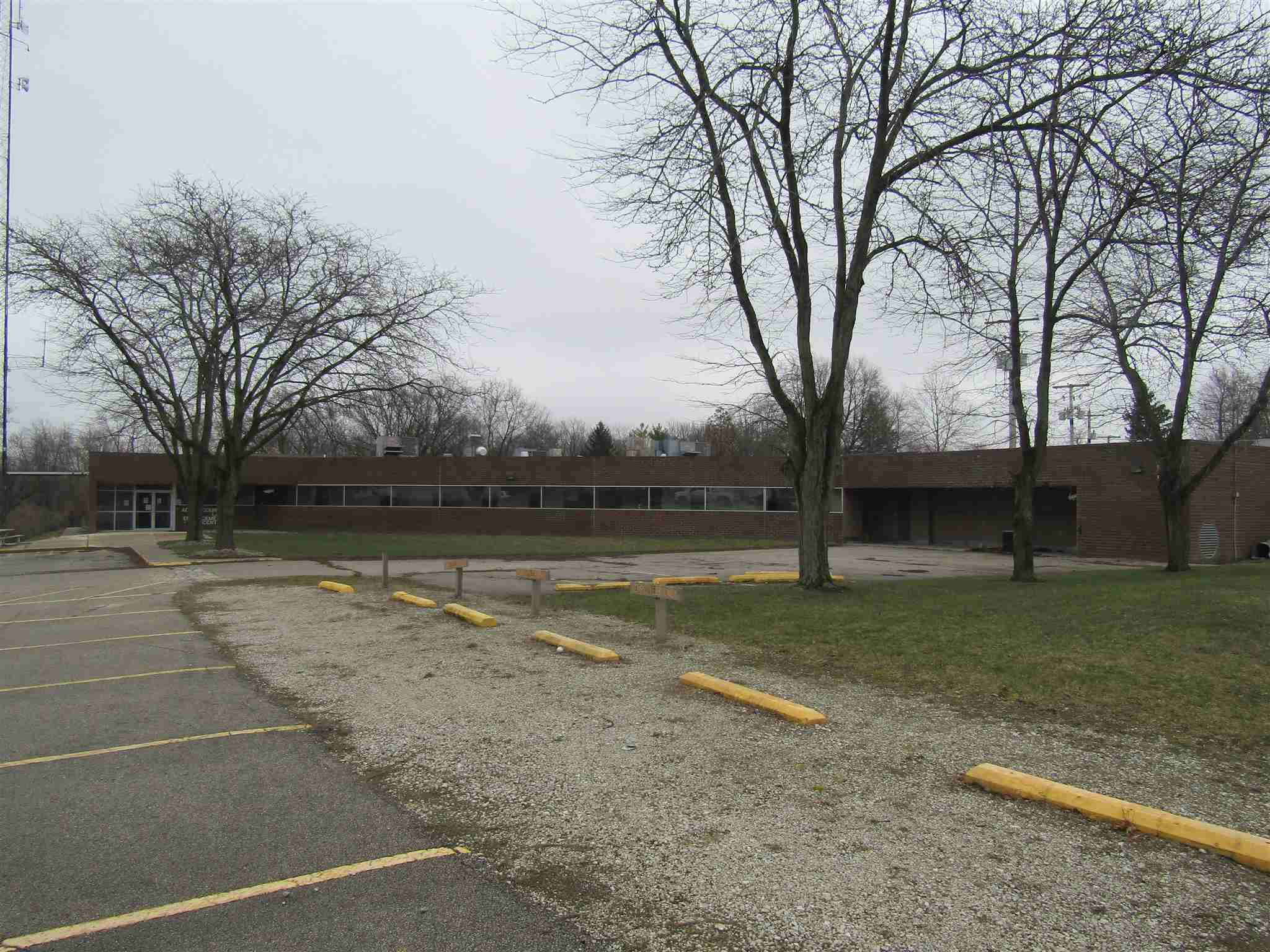 313 South 1st Street Decatur, IN 46733 - Photo 5 of 35