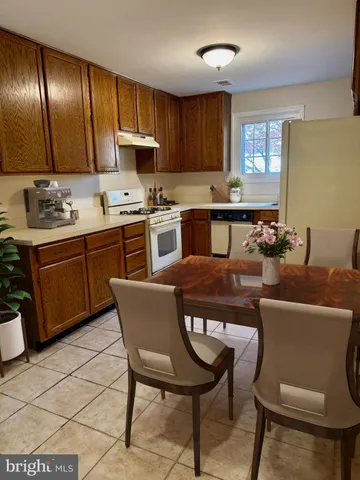 $3,300 | 725 Twin Holly Lane, Silver Spring, MD 20910