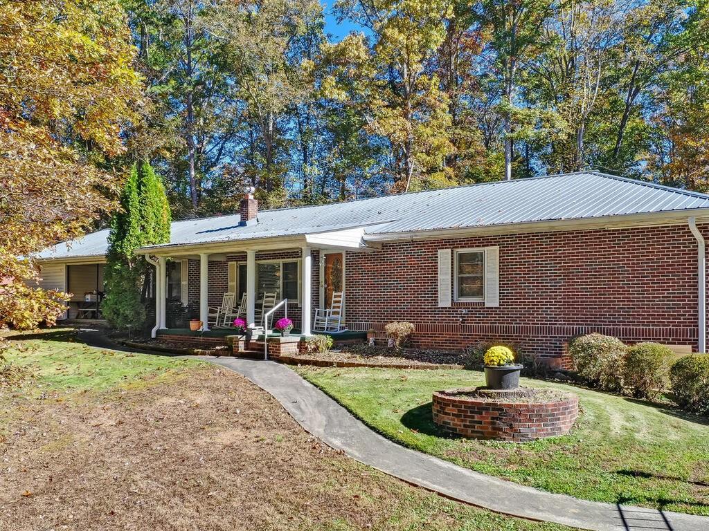 3222 Lakeland Road Gainesville, GA 30506 - Photo 1 of 1 a front view of a house with a yard