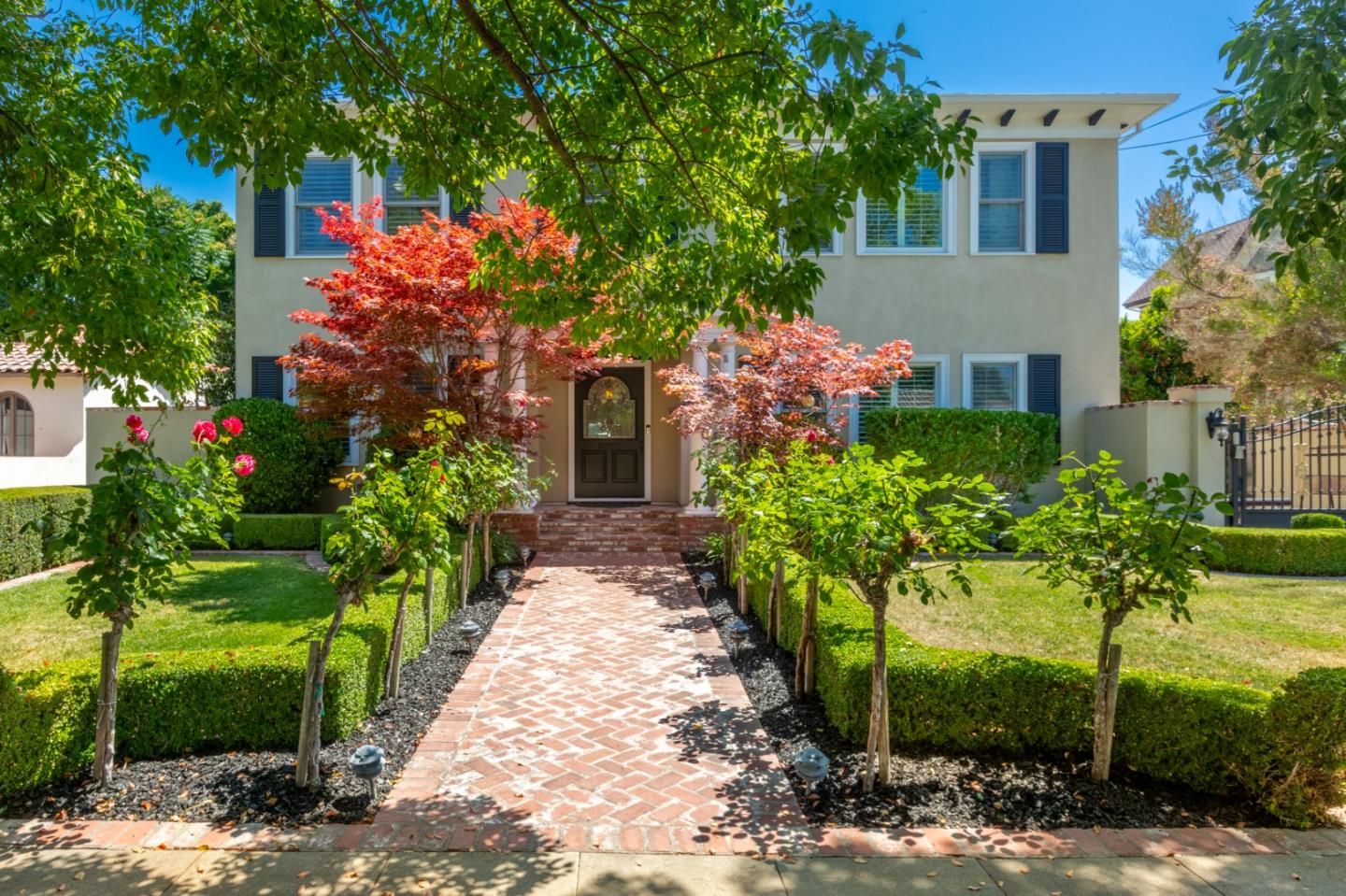 976 Riverside Drive San Jose, CA 95125 - Photo 3 of 78 a front view of a house with a yard