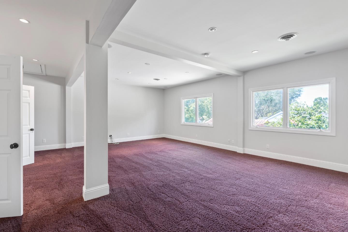 976 Riverside Drive San Jose, CA 95125 - Photo 43 of 78 an empty room with windows and closet