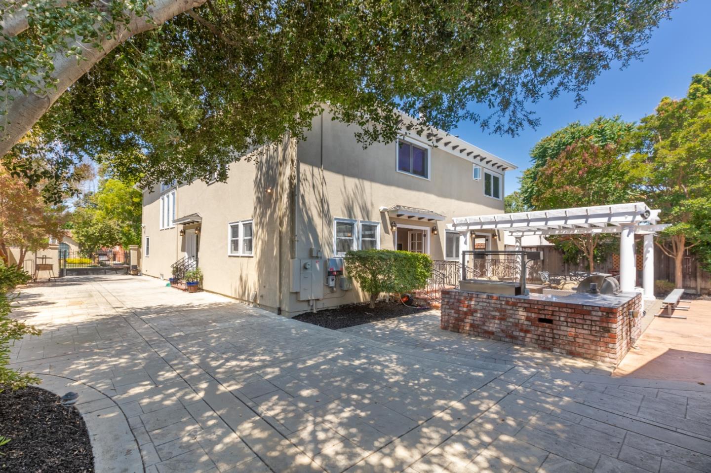 976 Riverside Drive San Jose, CA 95125 - Photo 56 of 78 a view of a house with backyard and sitting area
