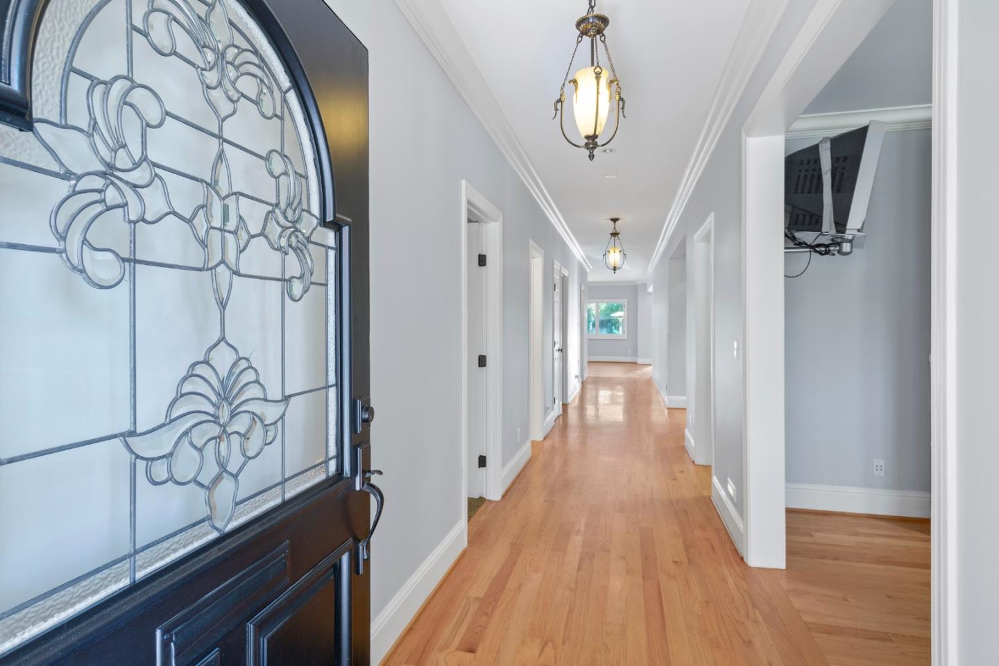 976 Riverside Drive San Jose, CA 95125 - Photo 6 of 78 a view of a hallway with wooden floor