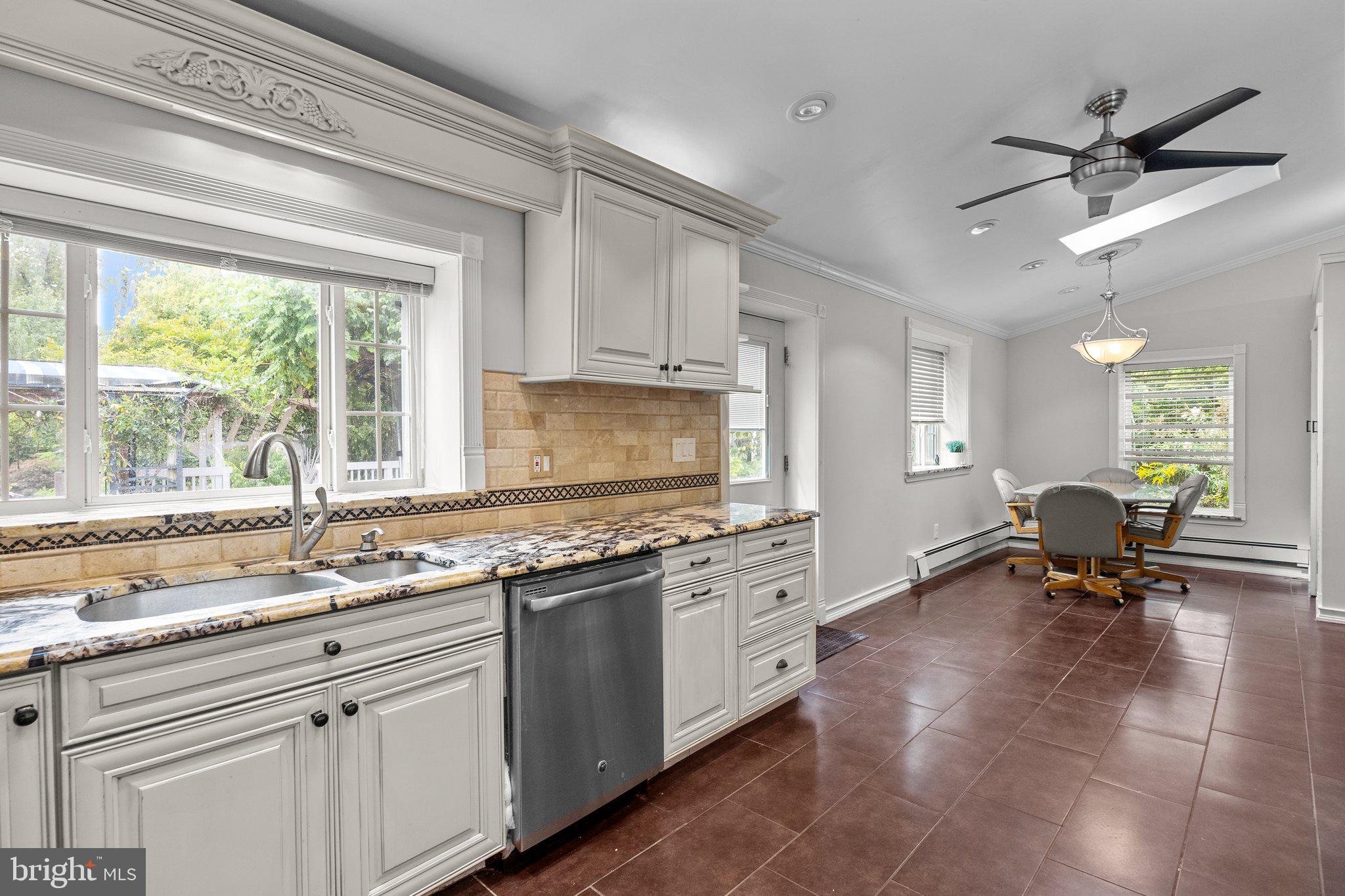933 Herman Road Horsham, PA 19044 - Photo 21 of 59 KITCHEN - Eat In
