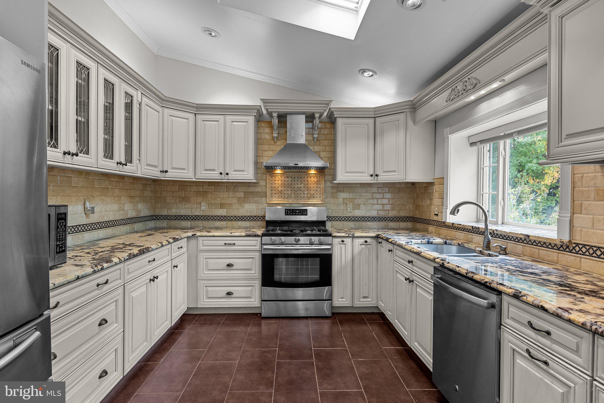 933 Herman Road Horsham, PA 19044 - Photo 24 of 59 Kitchen - Stainless Appliances / Granite counters