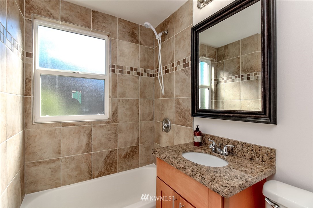 11932 Renton Avenue South Seattle, WA 98178 - Photo 11 of 22 Gallery Image 11