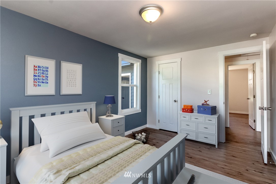 11932 Renton Avenue South Seattle, WA 98178 - Photo 12 of 22 Gallery Image 12