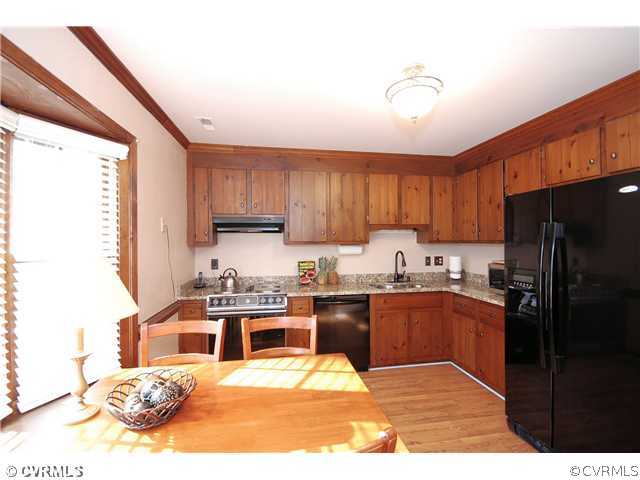 1302 Lockett Ridge Road Midlothian, VA 23114 - Photo 4 of 12 Kitchen