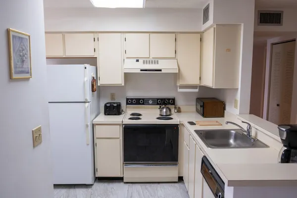 $2,200 | 14896 Bal Moral Lane, Delray Beach, FL 33446