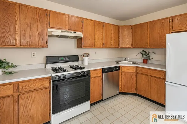 $430,000 | 2002 Sandlewood Court, Monmouth Junction, NJ 08852