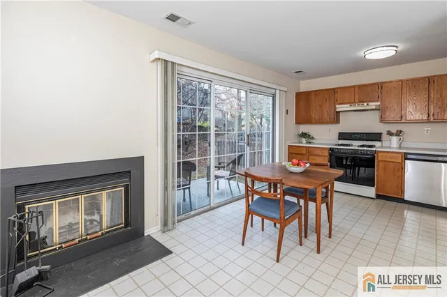 $430,000 | 2002 Sandlewood Court, Monmouth Junction, NJ 08852