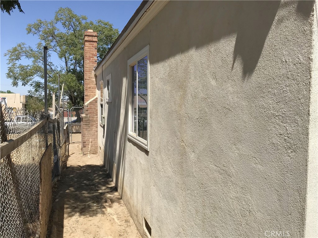 415 Kern Street Taft, CA 93268 - Photo 13 of 31