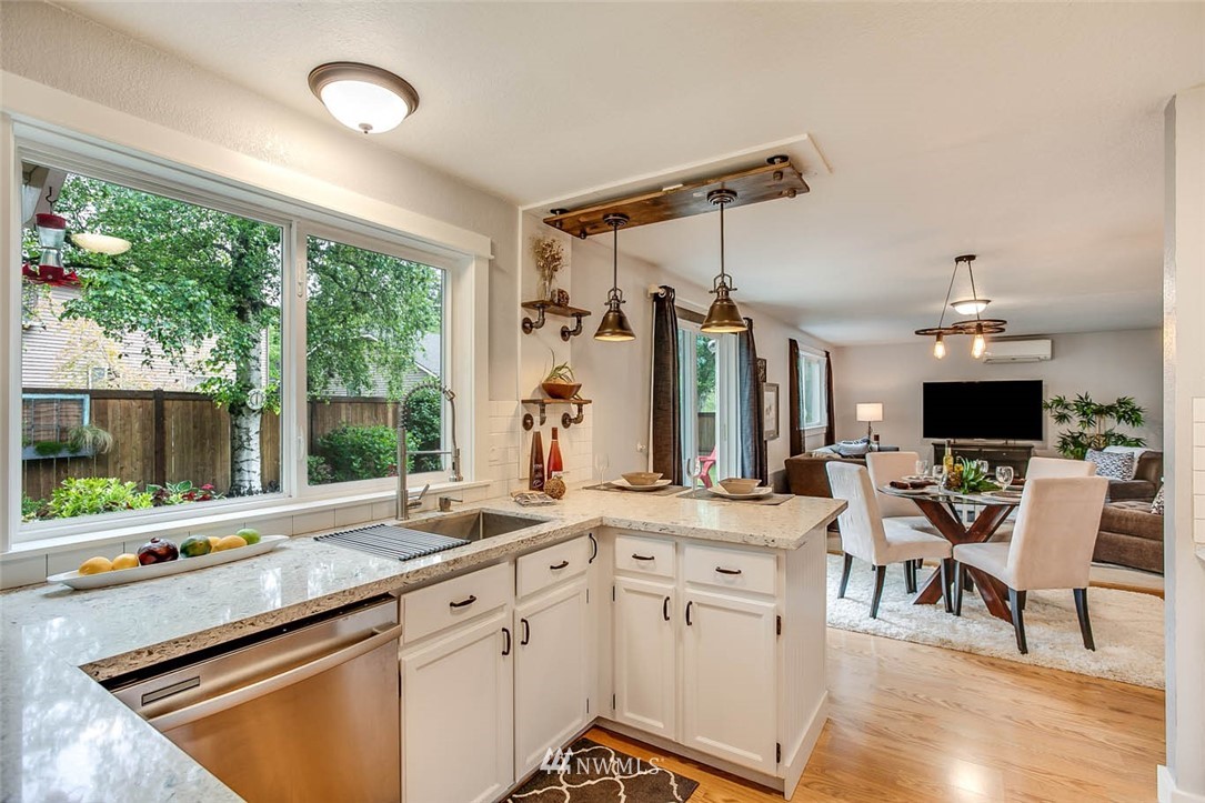 530 166th Place Southeast Bothell, WA 98012 - Photo 5 of 24 Gallery Image 5