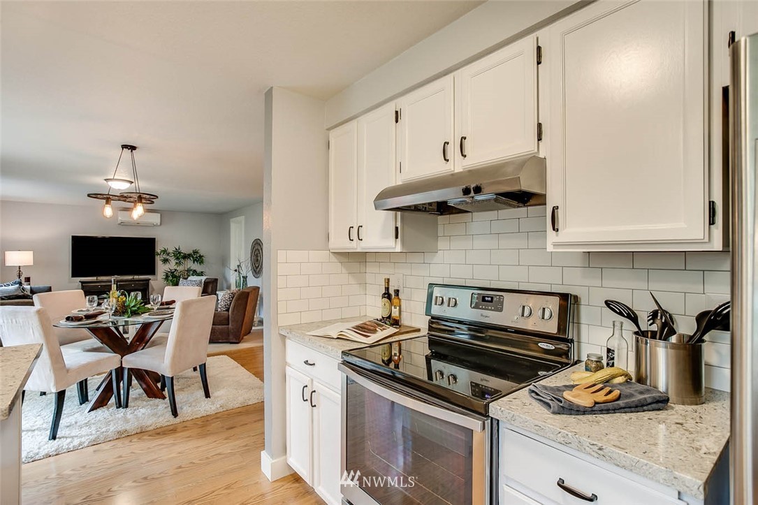 530 166th Place Southeast Bothell, WA 98012 - Photo 6 of 24 Gallery Image 6