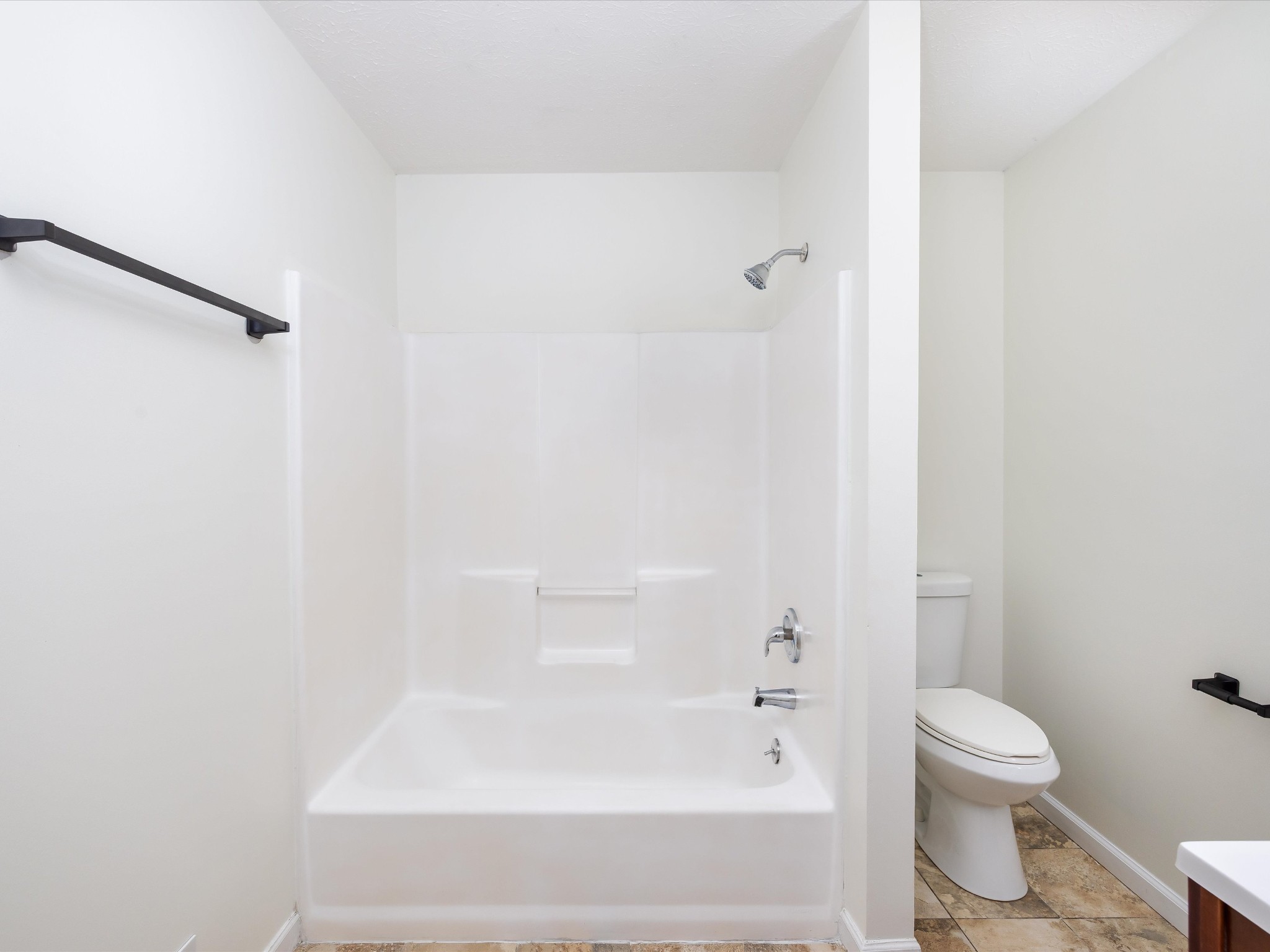 2688 Pine Ridge Drive Nashville, TN 37207 - Photo 29 of 39 a bathroom with a bathtub and a toilet
