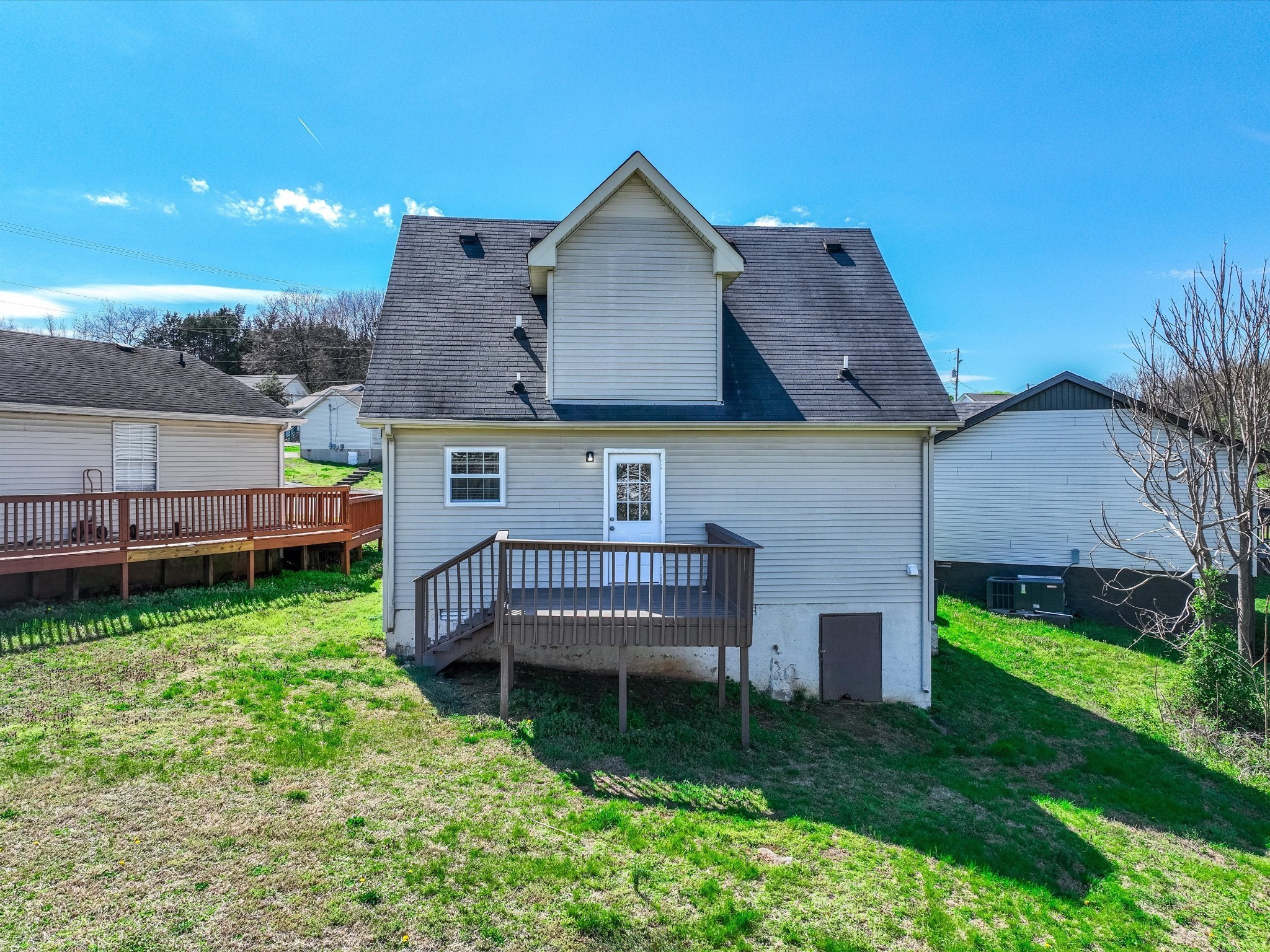 2688 Pine Ridge Drive Nashville, TN 37207 - Photo 30 of 39 front view of a house with a yard