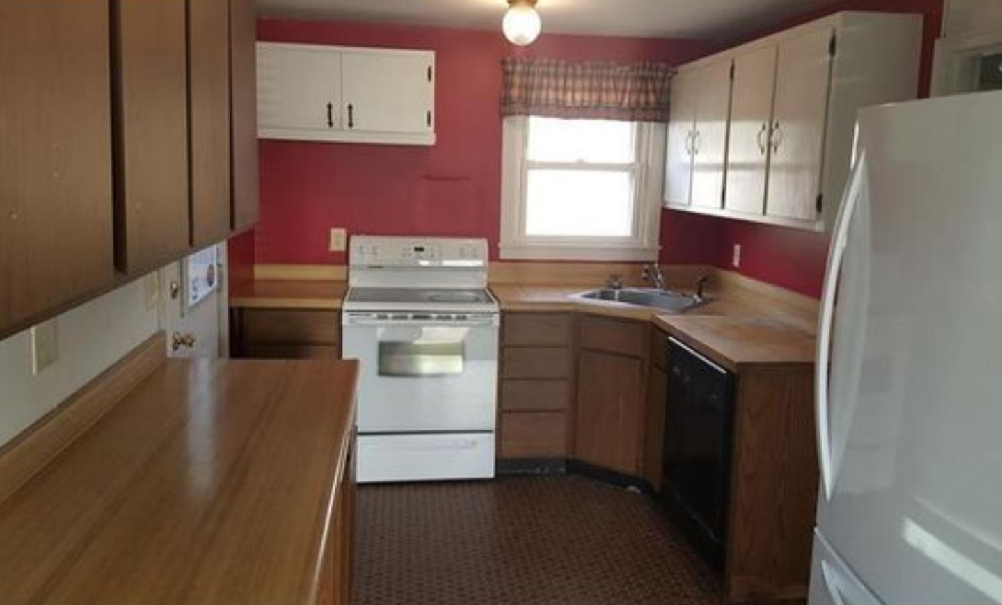 141 Thornton Road Bangor, ME 04401 - Photo 2 of 22 Kitchen